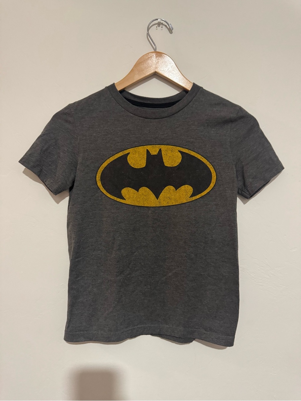 Old Navy Kids Short-Sleeve Batman Logo Tee - Charcoal and Yellow Size M